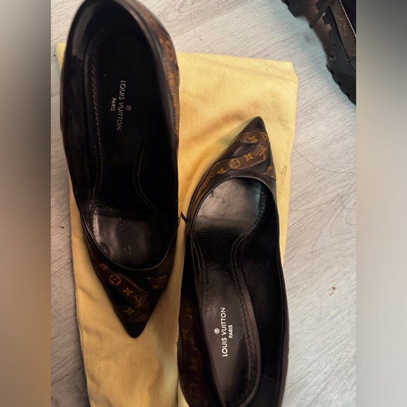 Authentic Louis Vuitton First Ladies pump 39 fits 8-8.5 willing to trade - Picture 6 of 8